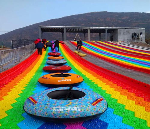 涿州彩虹滑草场
